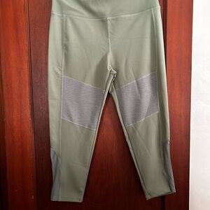 Woman’s Cali Active leggings, size XL, green, front & back pouch for phone & key